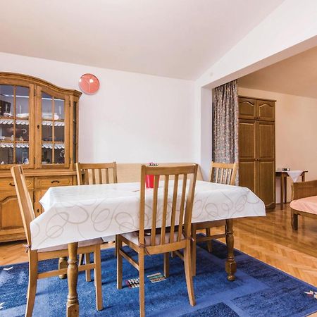 4 Bedroom Awesome Apartment In Starigrad Buitenkant foto