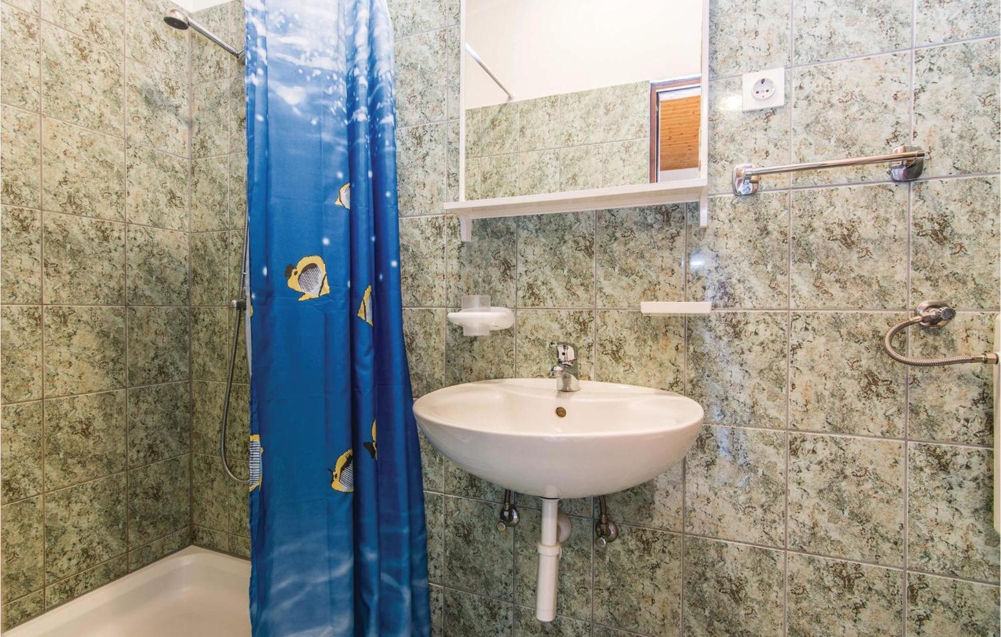 4 Bedroom Awesome Apartment In Starigrad Buitenkant foto