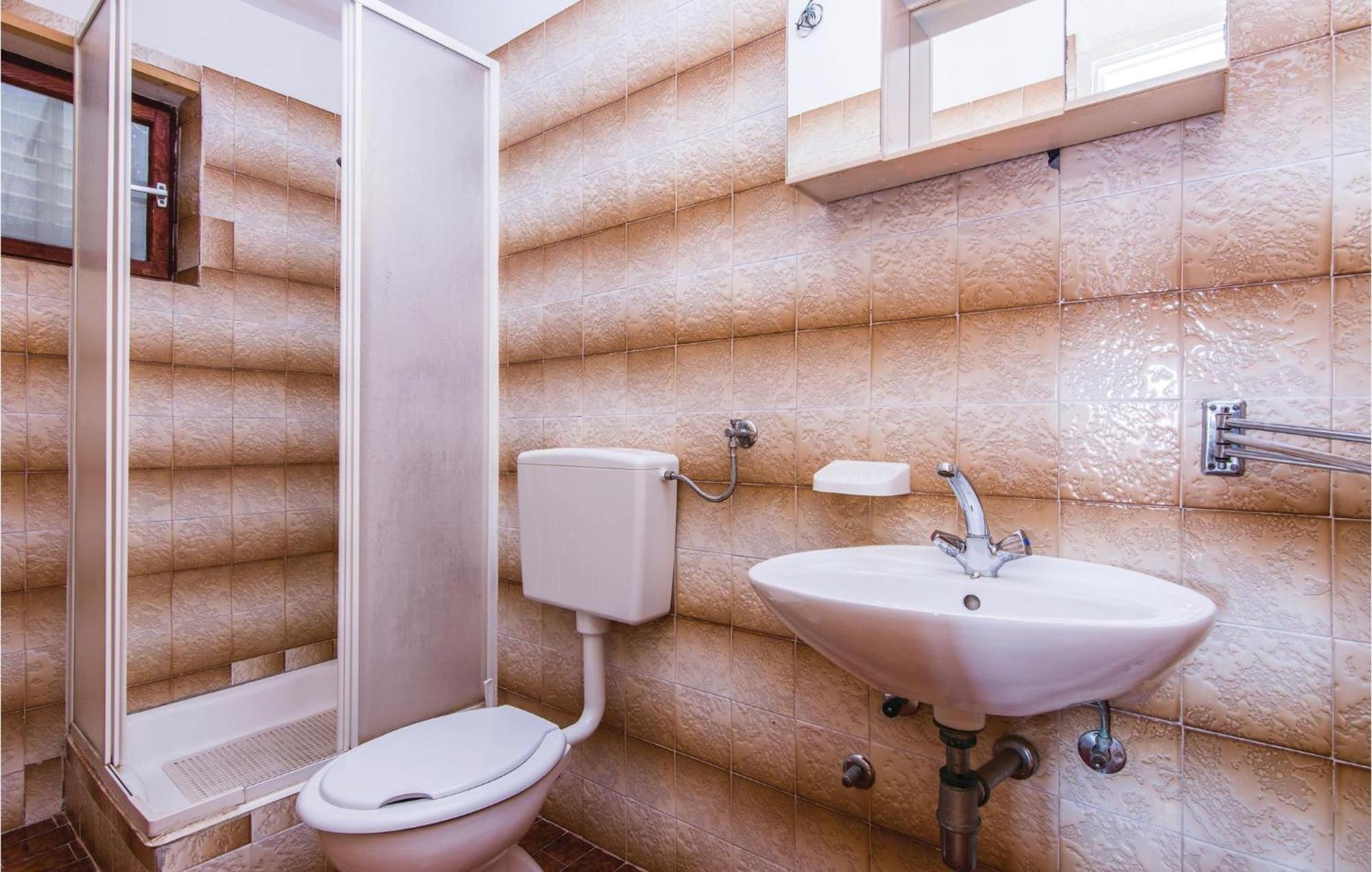 4 Bedroom Awesome Apartment In Starigrad Buitenkant foto