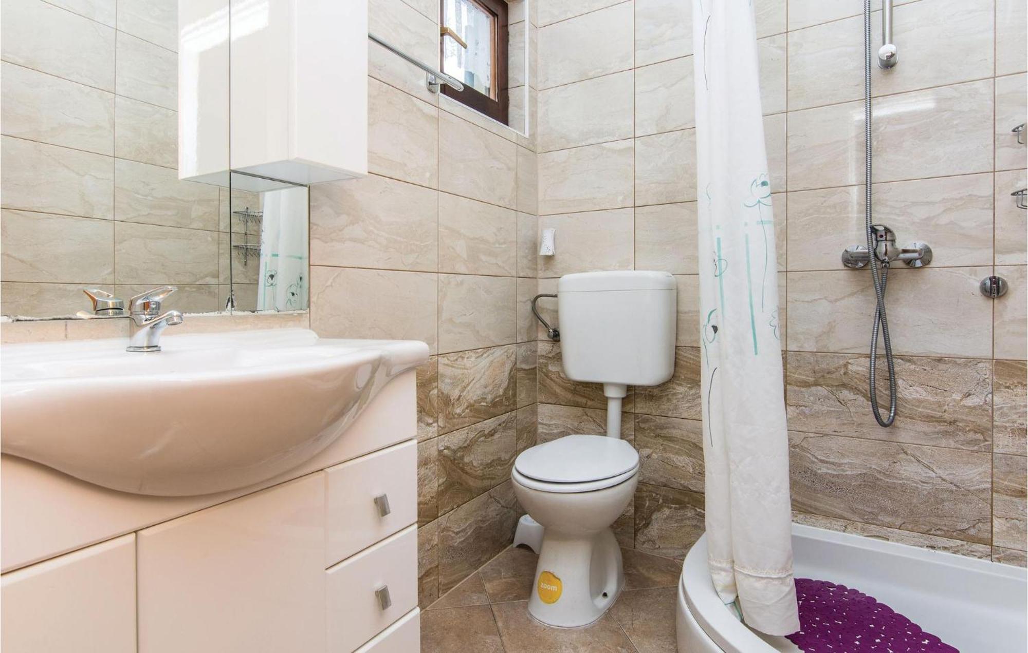 4 Bedroom Awesome Apartment In Starigrad Buitenkant foto