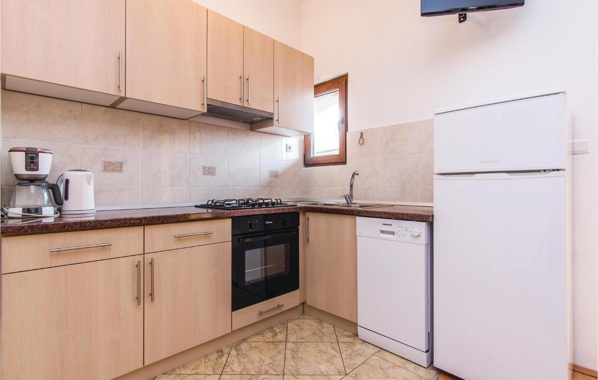4 Bedroom Awesome Apartment In Starigrad Buitenkant foto