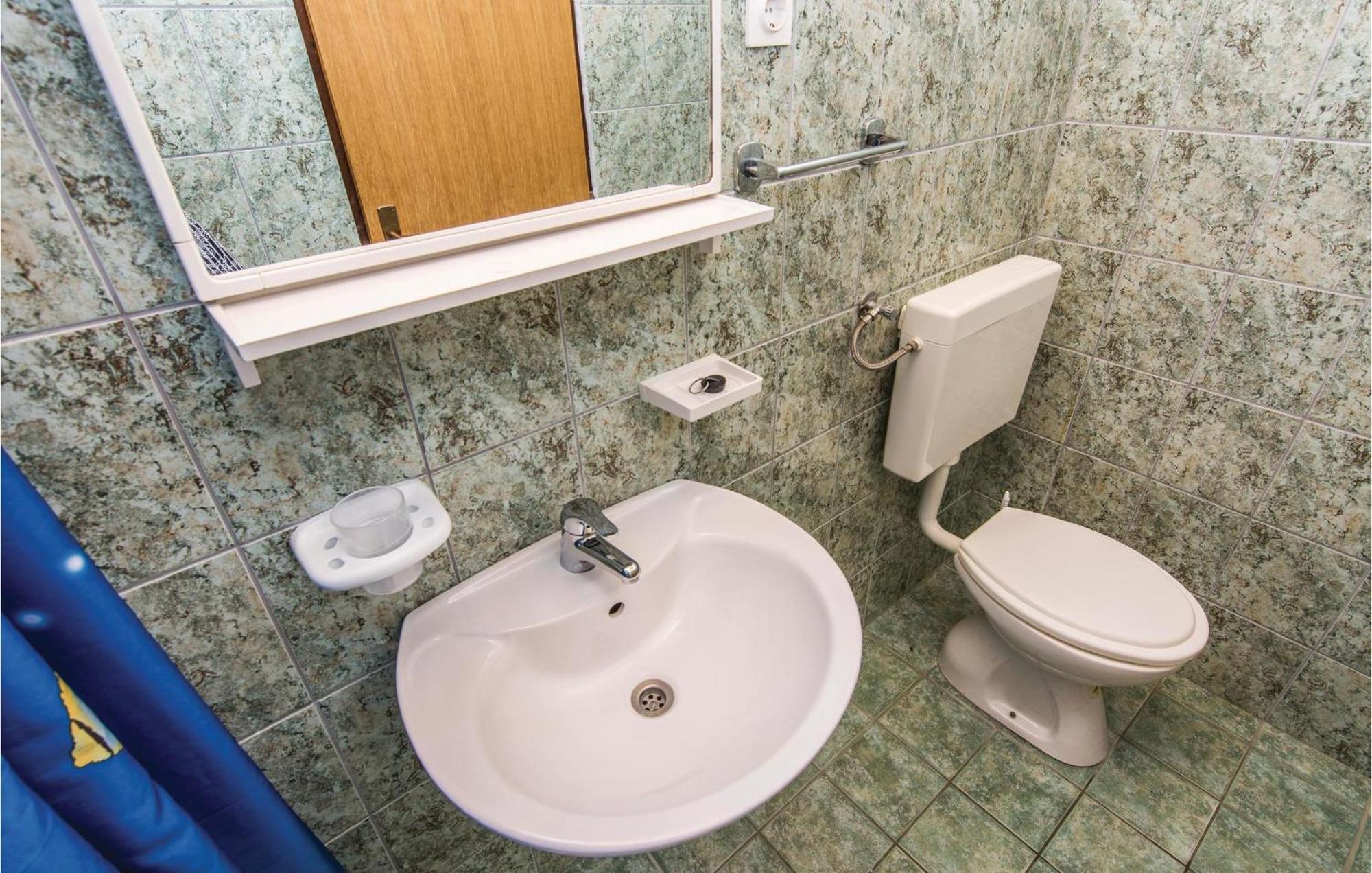 4 Bedroom Awesome Apartment In Starigrad Buitenkant foto