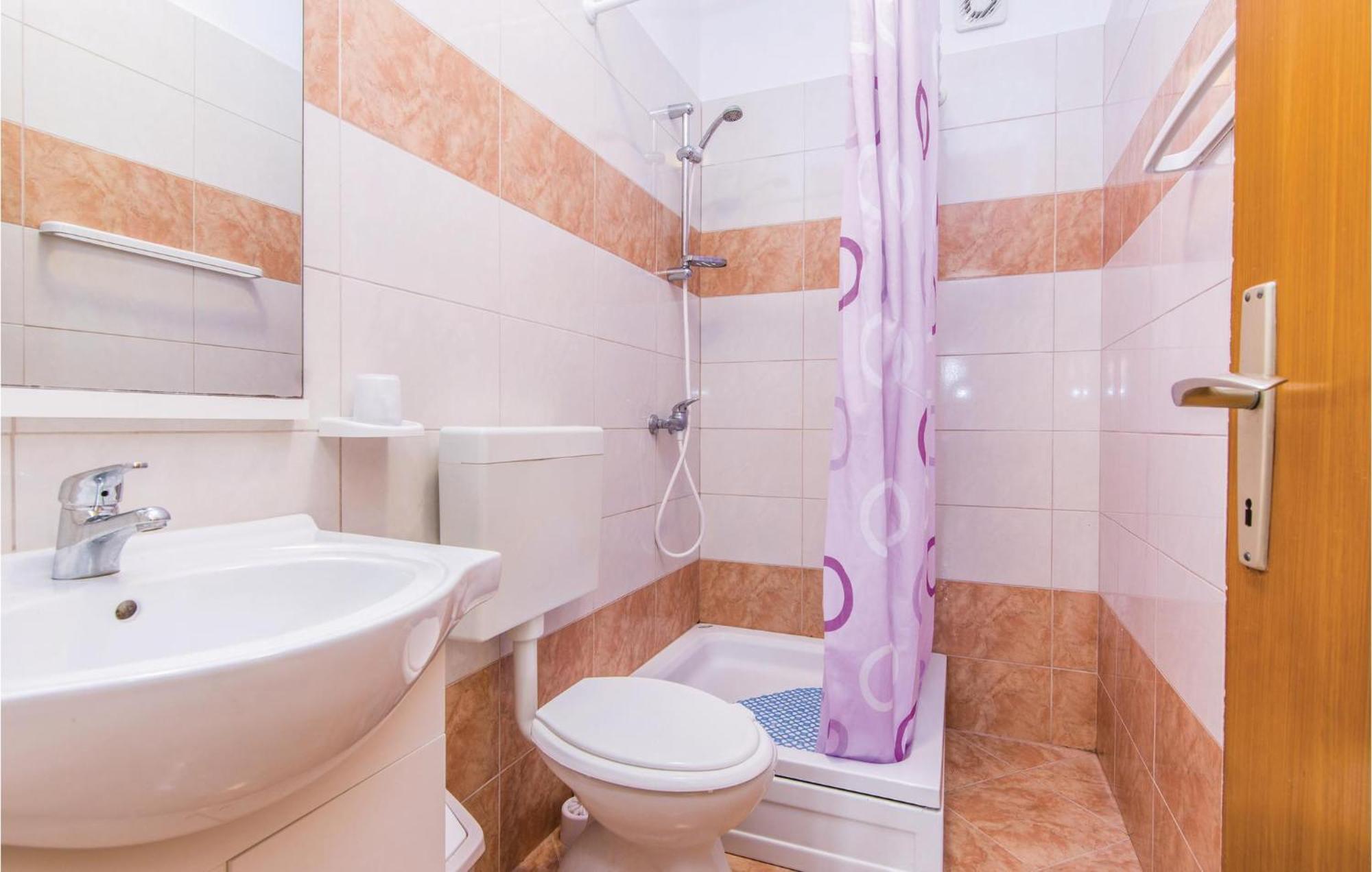 4 Bedroom Awesome Apartment In Starigrad Buitenkant foto